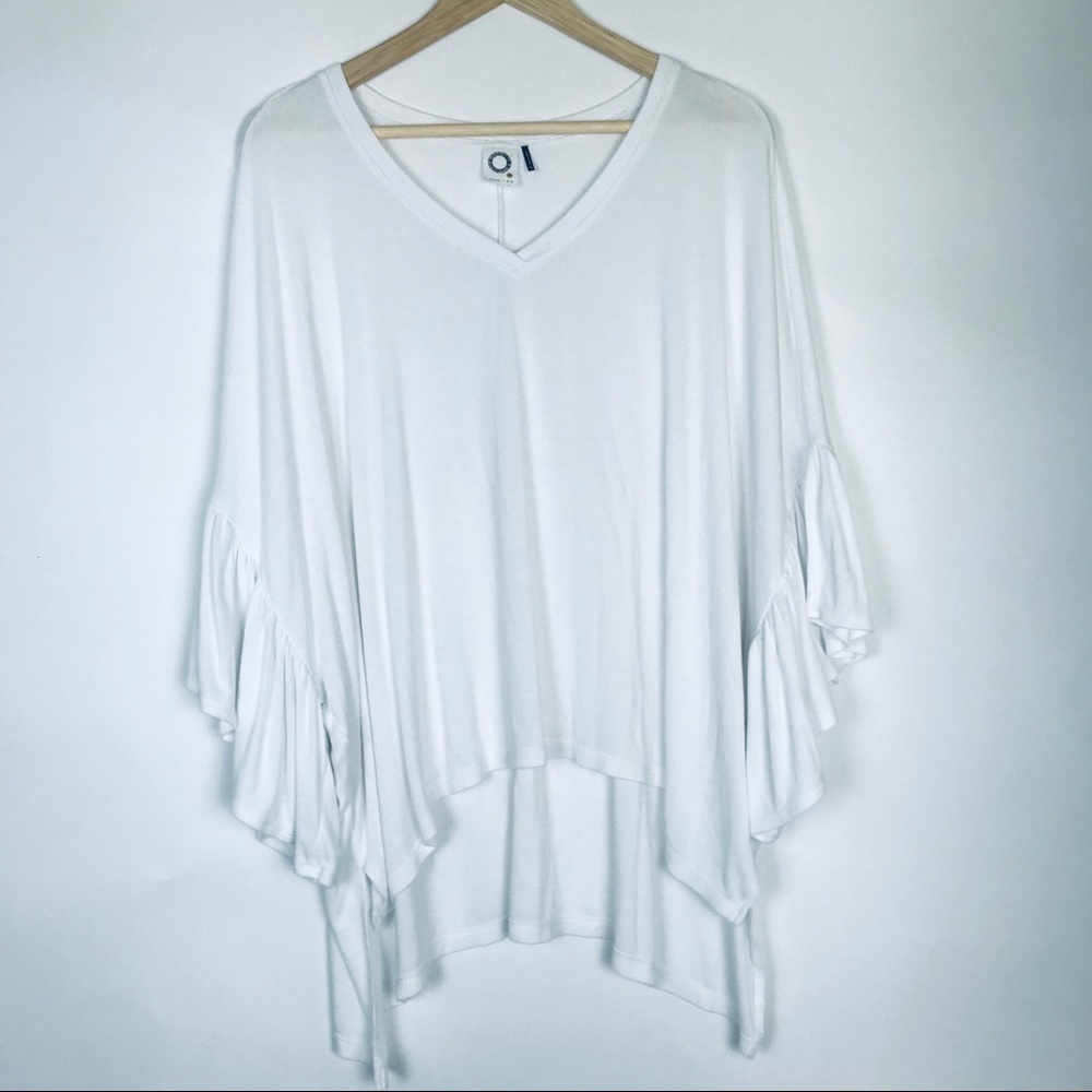 Anthropologie Akemi + Kin White Boxy V-Neck Shirt